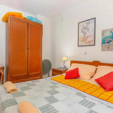 3 Bedroom Gorgeous In Krk Apartament