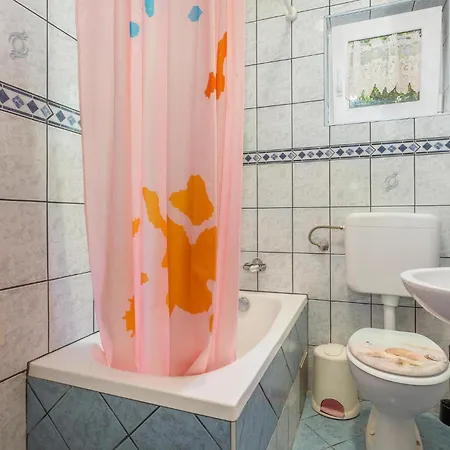 3 Bedroom Gorgeous In Krk Apartament Krk Town