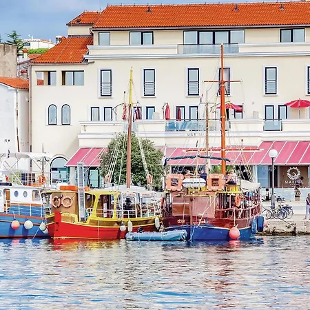 3 Bedroom Gorgeous In Krk Apartament *