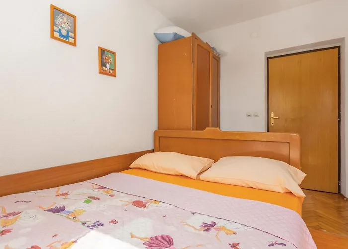 3 Bedroom Gorgeous In Krk 아파트