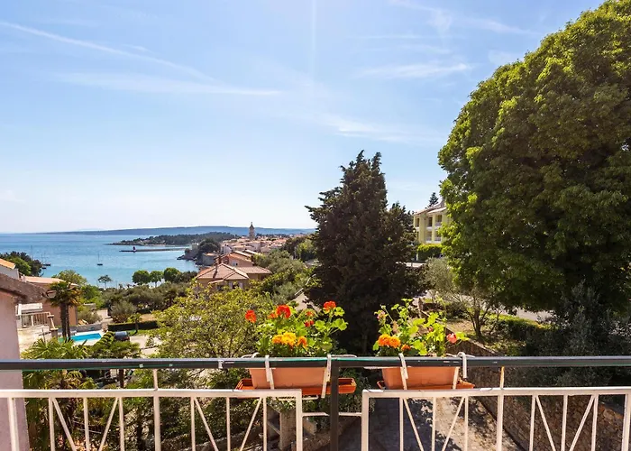 아파트 3 Bedroom Gorgeous In Krk 크르크